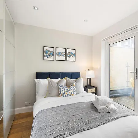 Tranquil Flat With Outdoor Space - Prime Location!